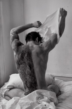 clitical:   I have no idea why I love watching men’s backs but the truth is I do…  I think it’s the definition that makes me go weak at the knees. Who else enjoys a good looking naked guy’s back? 