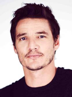 men-men-everywhere:  Pedro Pascal  😍😍😍😍😍😍😍