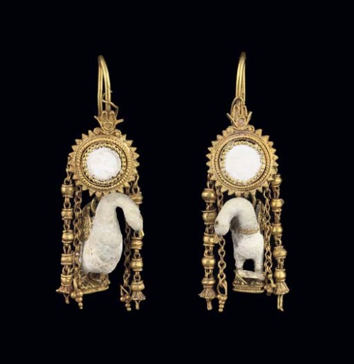 ancientjewels:Pair of Hellenistic gold and enamel earrings with swan figures, c. 2nd century BCE. Th