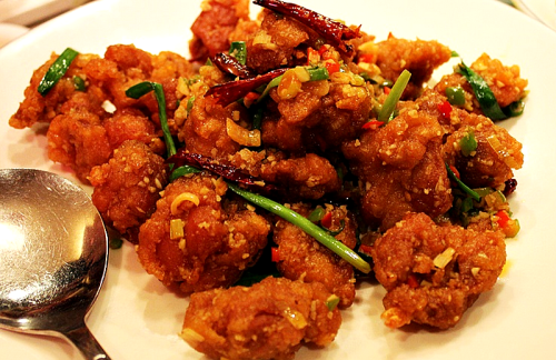 깐풍기 Kkanpoongi: a Korean-Chinese dish, deep fried crispy chicken is fire-pan fried with a spicy, swe