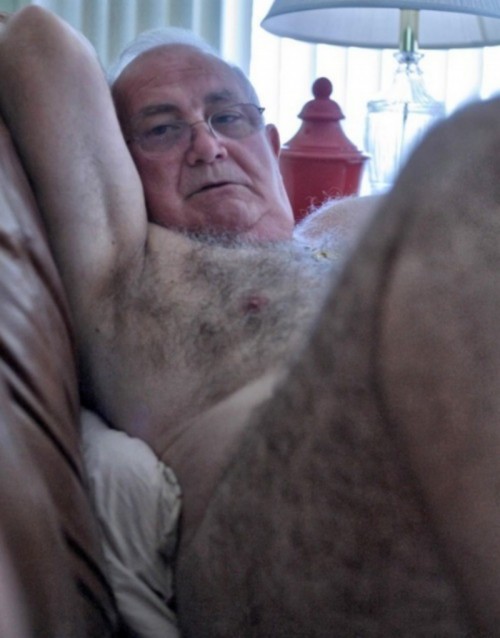 lobito07:  portuga2014:  insidenergy:  paylu:  Mmmmm II  mon amour  WwwoooofffffWonderfull daddy   Hola papa hermoso  que rico seria poder acariciar tu cuerpo