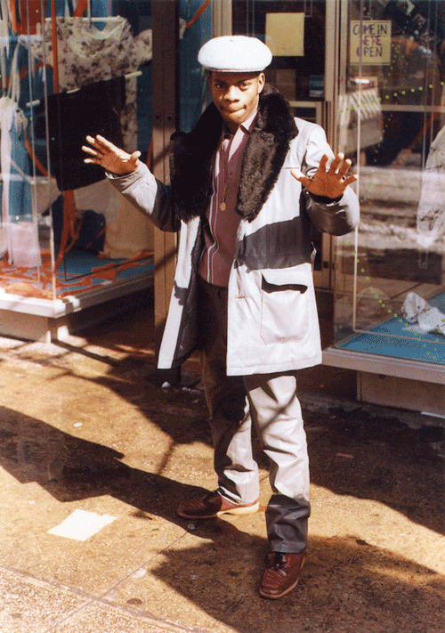 lucschol:  INSPIRATION: Jamel Shabazz ‘Jamel Shabazz is a legendary street photographer from New York, who was born in 1960 and came to be one of the most influential and important photographers of the late 20th century. He is most famous for his photos