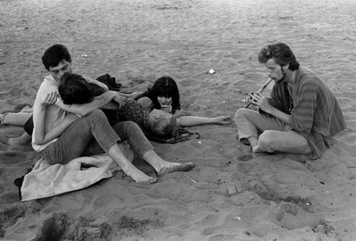 savetheflower-1967:Lovers on the beach in San Francisco. Photo by William Gedney, c 1967.