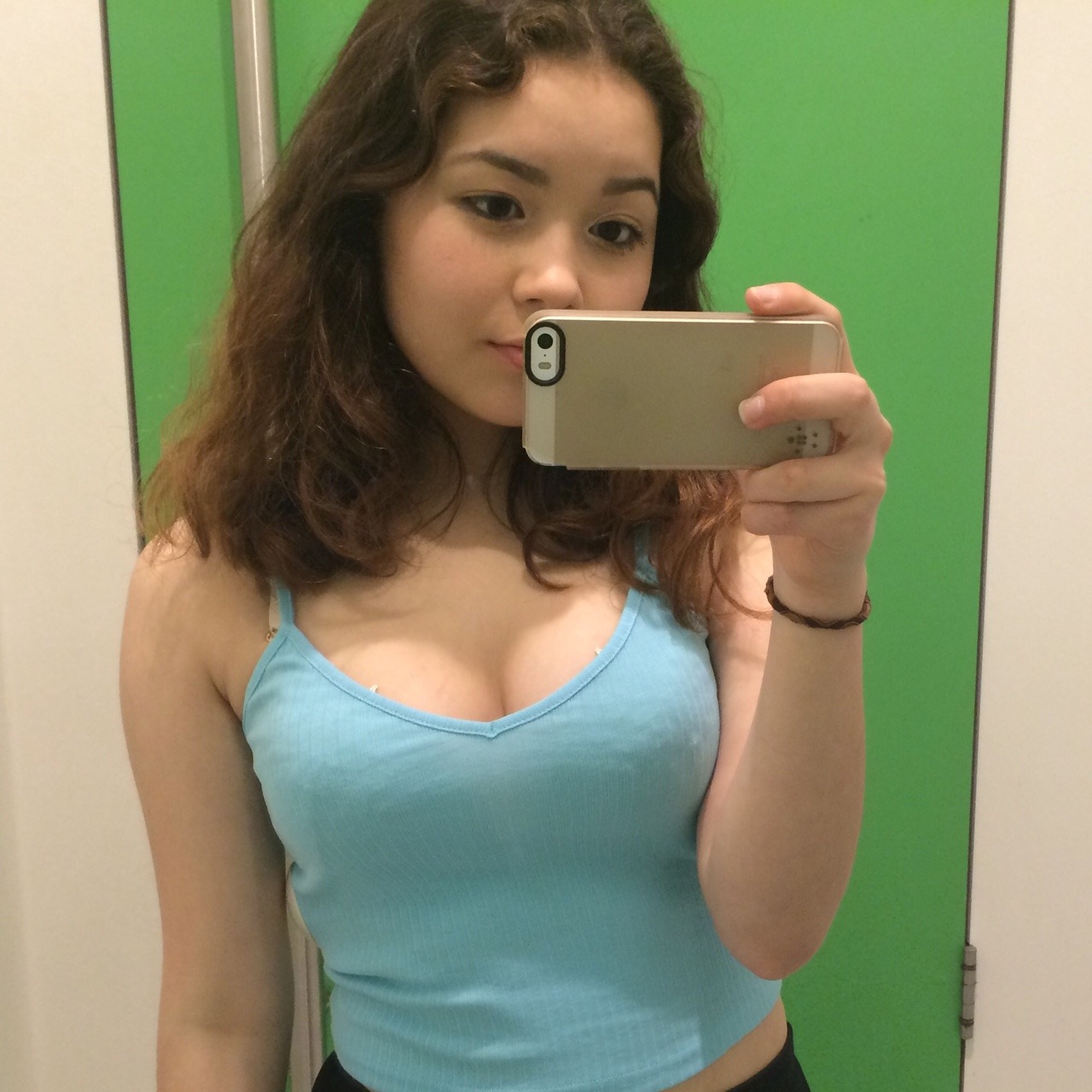 strandead:  lil changing room selfie  Send your own cell pics to fyeahcellpics on