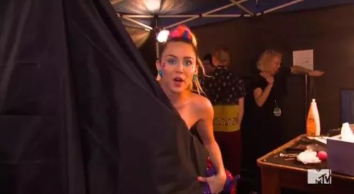 These FCC complaints about Miley&rsquo;s exposed VMAs nipples are hilarious! 