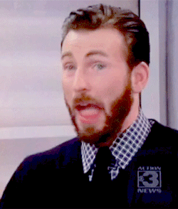 buckywinchesters:  papertownsy:  Chris and his win face - [People’s Choice Awards / Avengers Premiere]  