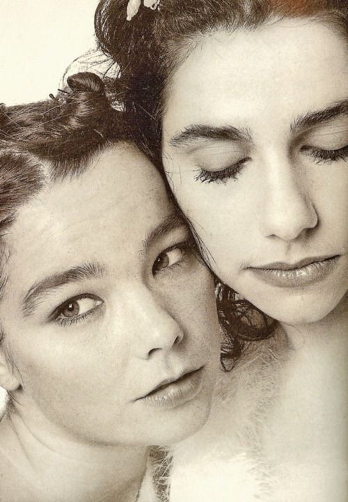 priscillapresley:camewiththeframe:Bjork & PJ Harvey@chelseaisweird i was going to say ‘this is t