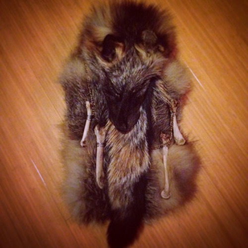 Work-in-progress photo of my bag! I decided to go through with using the cross fox pelt for this pro