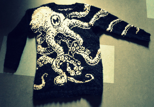 scottishwinds:  cant-elope:  This is seriously one of the coolest sweater patterns I’ve ever seen. Definitely going on the to do list.   I want a Cthulhu sweater tho. 