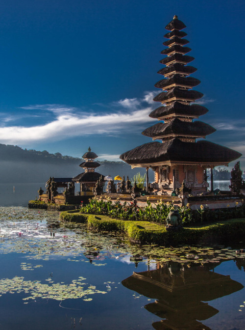 outdoormagic:  Danau Bratan by Natalie Belikova