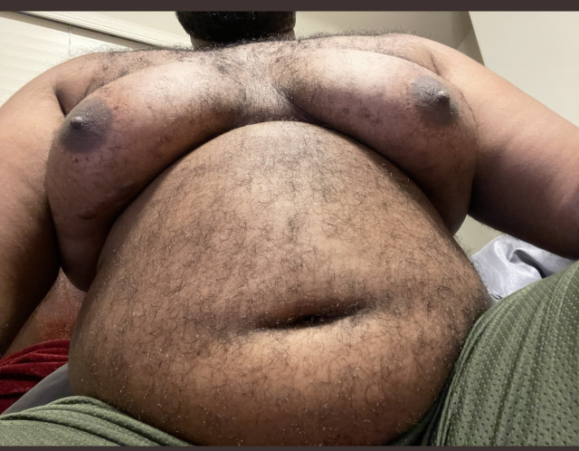 vmatts423:@ThickCreoleKing with the thick fuzzy torso