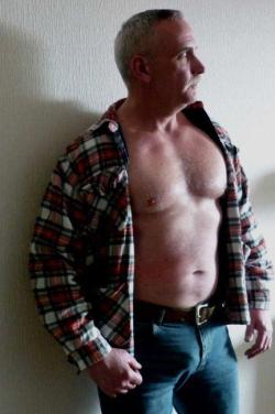 fhabhotdamncobs:  josephcol:  Hot mature daddy cowboy mmmm  W♂♂F 