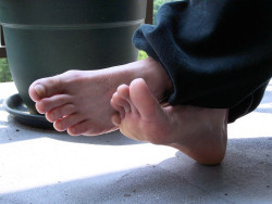 dirtymalefeet:  #malefeet #feet #guysfeet