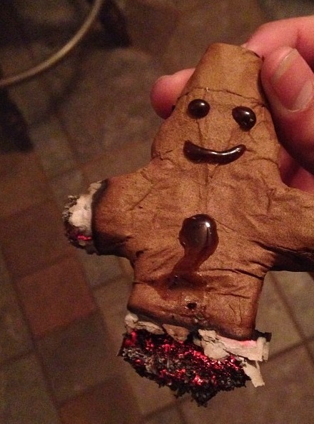 kuush-queen:  bonofosho:  baked-mind:  bluntrollerandsmoker:  Ginger Bread Blunt  can I eat it  ‘NOT MY BUTTONS!! NOT MY HASH OIL BUTTONS!!!’   That comment 👆👌