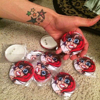 LOOK WHAT CAME IN TODAY!
10 available on the spot as soon as they hit the cga store!
will be up on the cga store sometime this week, STAY POSTED! :))) www.createghettoart.com
4/19/14
#createghettoart #unsplitlove #buttons