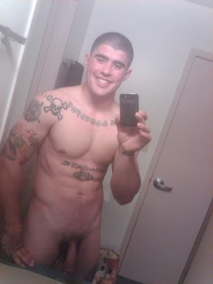 realstr8guys:  another beautiful military stud. 25 y/o. Sadly these were the only pics he had. 