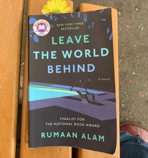 “Leave the World Behind,” Rumaan Alam: the reviews are polarized, and maybe it’s b