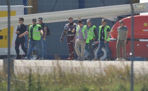 believetheavengers42:  CAPTAIN AMERICA: CIVIL WAR Wraps; Ant-Man & War Machine Spotted On Set w/ Cap & Iron Man as well as Black Widow, Winter Soldier, and Hawkeye (day 8/21/15)