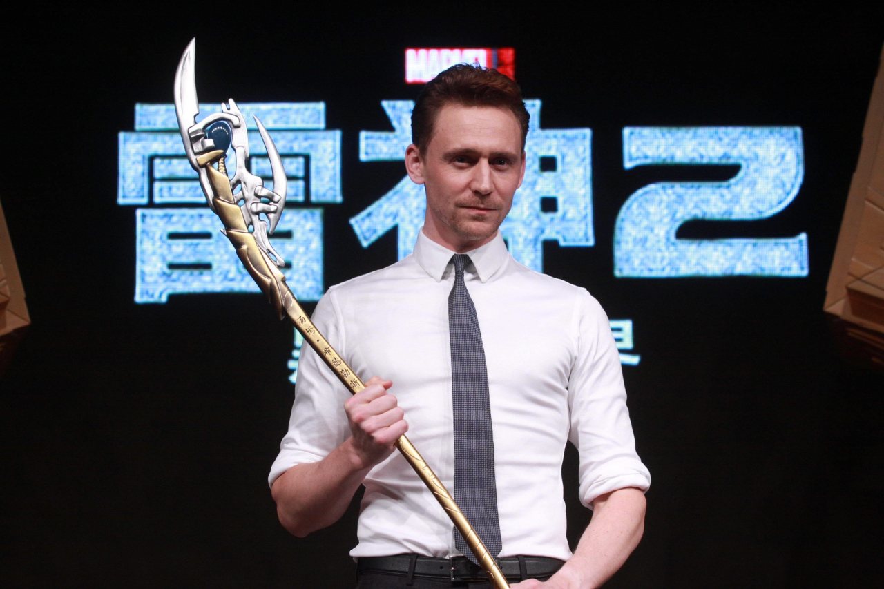 torrilla:  Tom Hiddleston attends ‘Thor: The Dark World’ press conference at