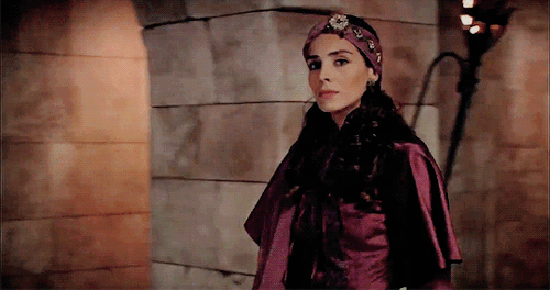 fy-magnificentcentury:Hurrem and Mahidevran footage from seasons 1 and 2 opening titles
