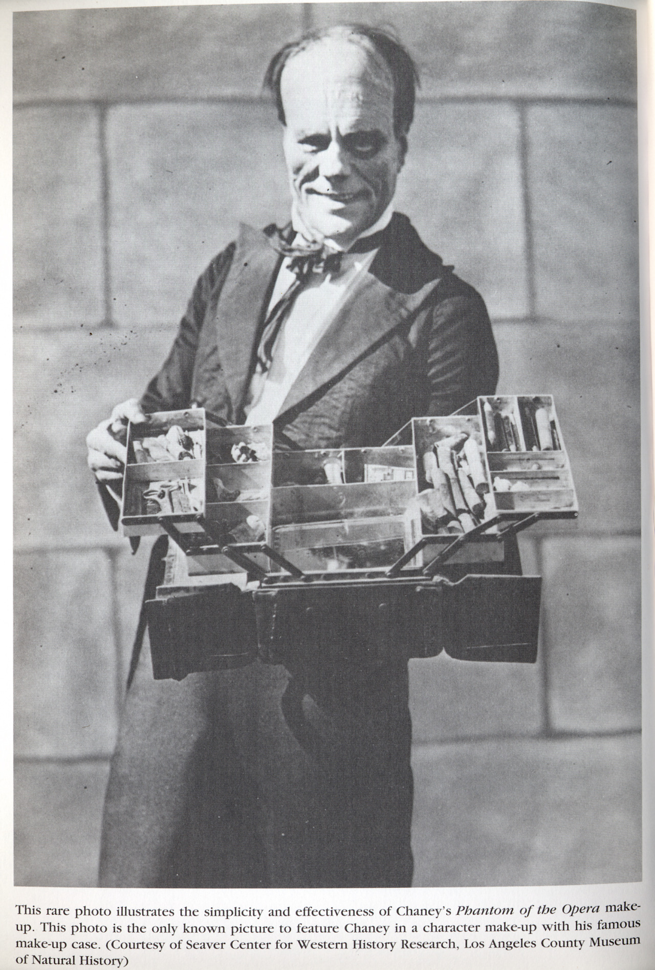 arcaneimages:  Lon Chaney (April 1, 1883 – August 26, 1930) 
