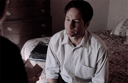 verafarmiga:s4 mulder’s hairstyle appreciation post ( or as @muldr calls it “the crab-claws hairstyl