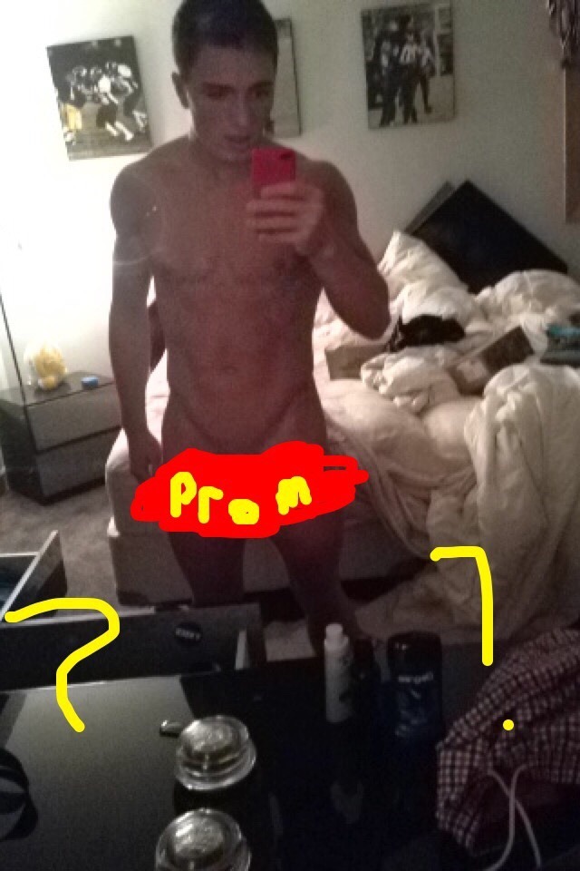 boymeetsgay:  Anyone wanna go to prom ?! :)
