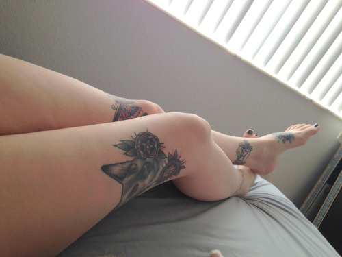 pizza-party-princess:  it’s to early for me to be awake on my day off. i wanna stay here all day. 