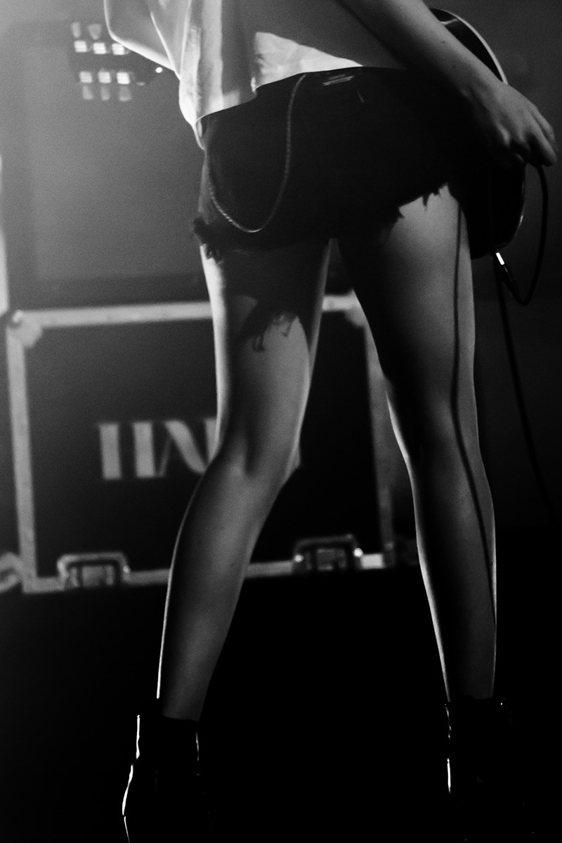 fuckyeahhaimtheband:  fuyushowgun:  Haim (by stafford music photography)  Legs ferrrr