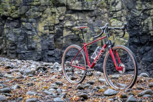 aces5050: (via Introducing Fustle Bikes and Their Causeway GR1 Gravel Bike | The Radavist | A group 