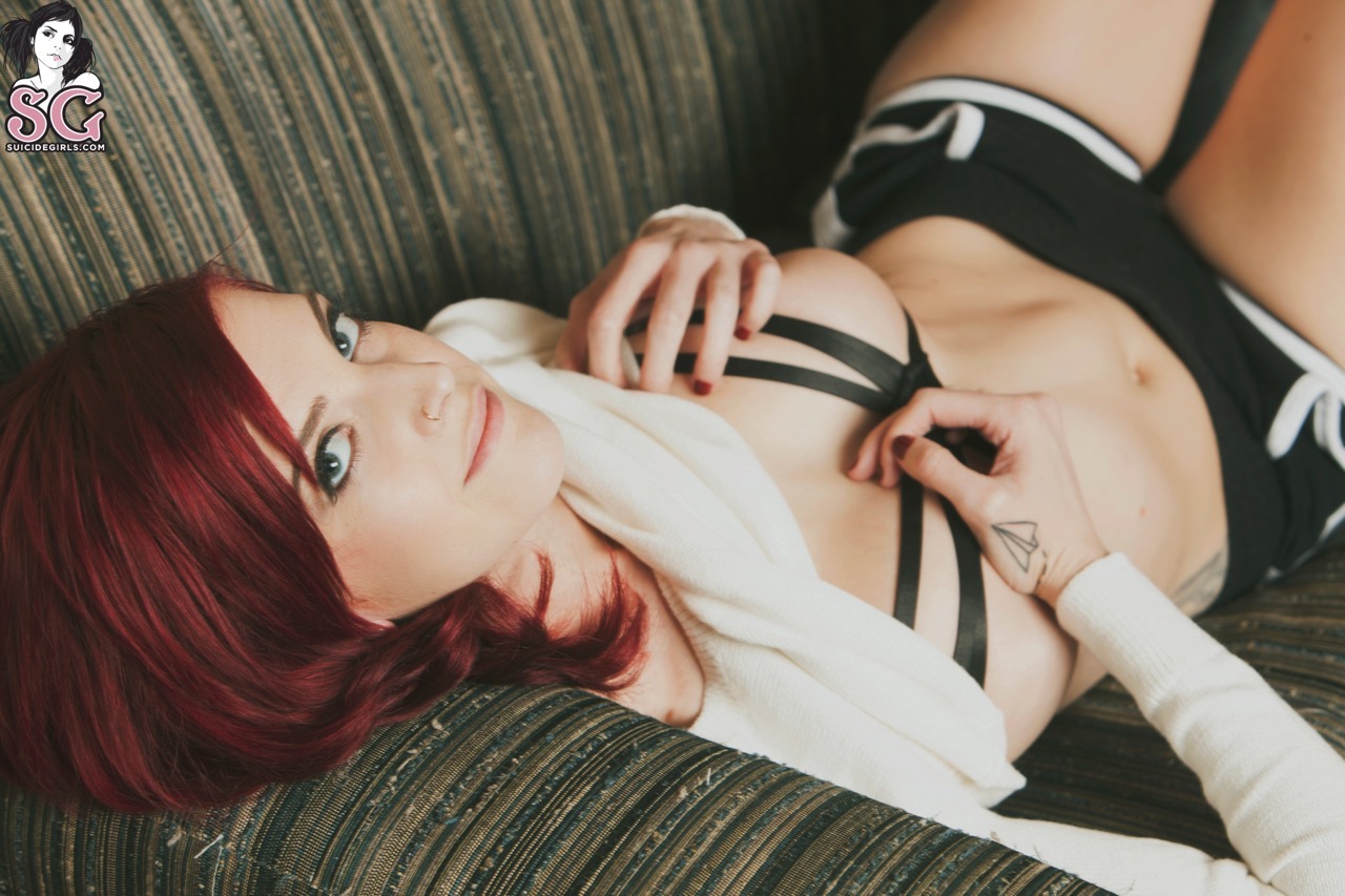 zephyr-nouveau:  New set up in MR on Suicidegirls.com! Go lay some lovin on me! https://suicidegirls.com/members/zephi/album/1313728/tessellate/