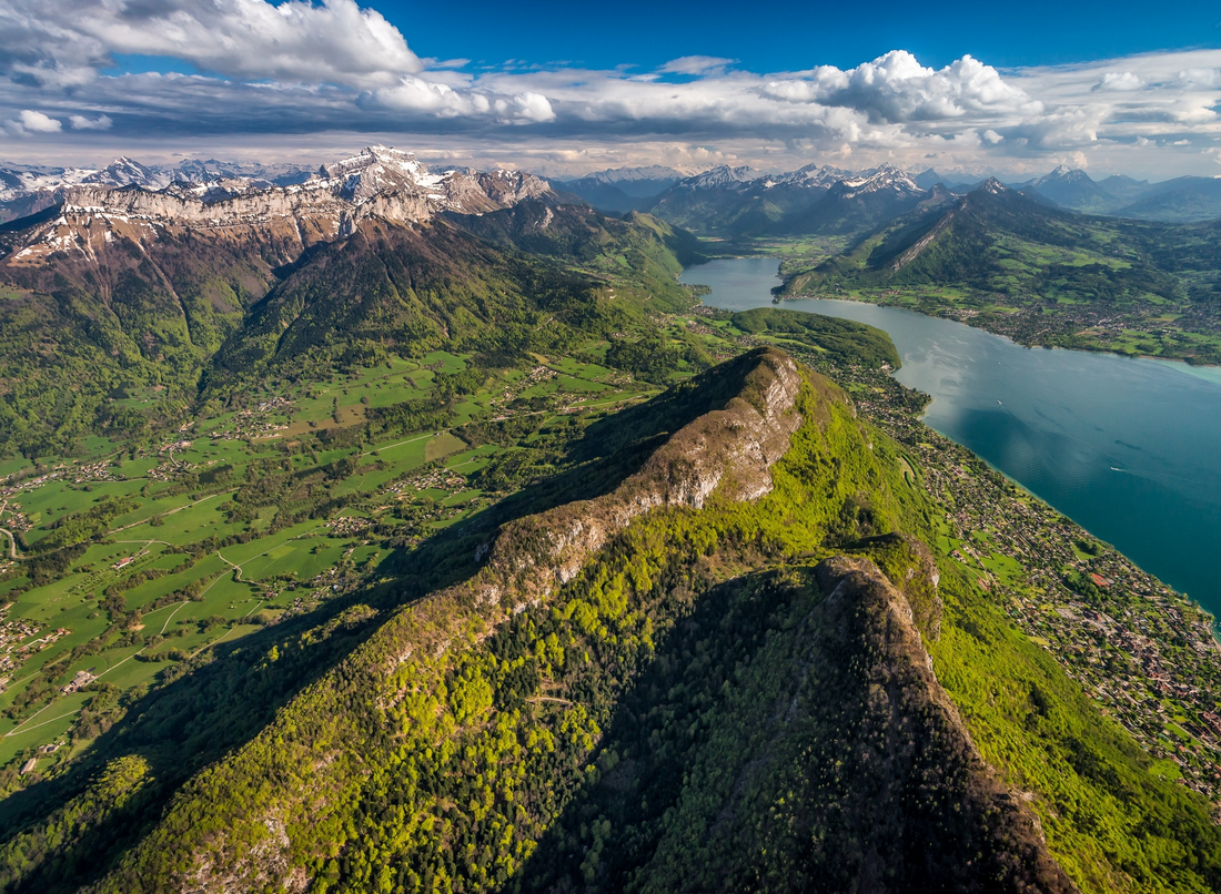 rorschachx:  Lake Annecy (French Lac d’Annecy) | image by Tristan Shu