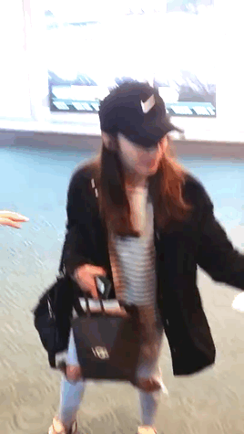 eunjieveryday:  After Eunji saw a fan’s gift to her & their album fall on the ground, she went back to retrieve both. Giving back the fan their album, she thanked them for the Olaf Plushie and was practically dragged away by one of the managers.