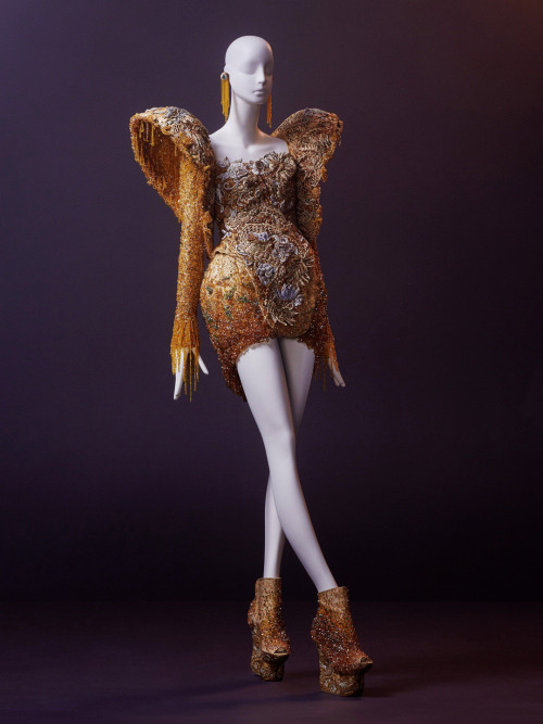 chandelyer:Guo Pei “Beyond Couture” exhibition