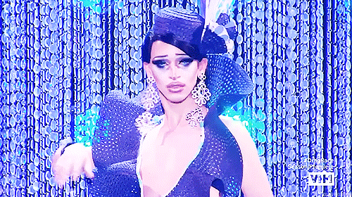 mediocrityatherfinest:The whole performance, the costume and the makeup it was all fabulous