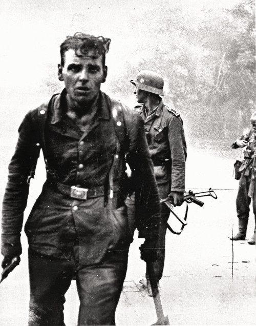 flyingwithrabidturtles:  tkohl:Eastern front, 1943That’s a guy who’s seen some shit. Pretty close up too if he’s using his sidearm and A FUCKING AXE.