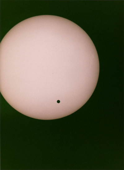 pleviose:  Wolfgang Tillmans, Venus, transit (2004)