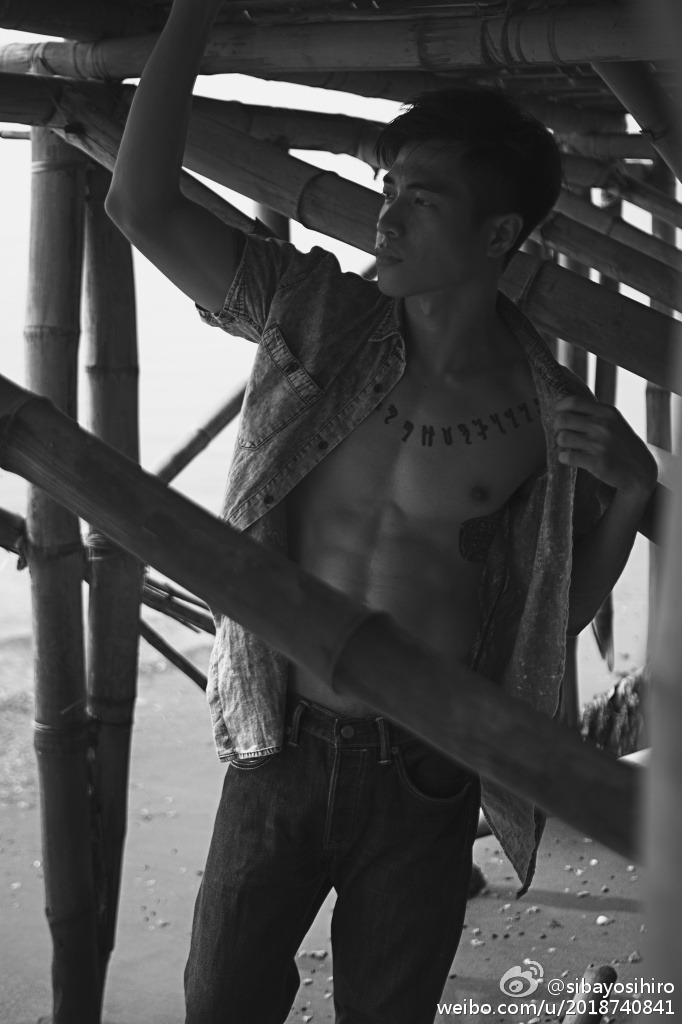 hunkxtwink:  Yheen Valero with unidentified model  Hunkxtwink - More in my archive