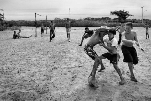 mymodernmet:  Berlin-based photographer Olaf Heine‘s Brazil is a collection of intimate, black-and-white photos that highlight the multifaceted charms of the South American country. Published in a hardcover photo book by teNeues, Heine’s atmospheric