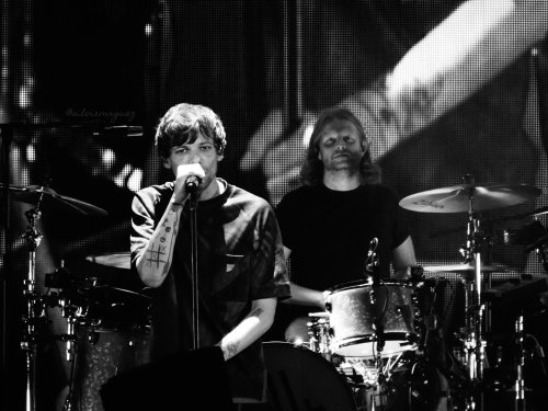 louistomlinsoncouk:Louis on stage in Guadalajara, Mexico - 12/6