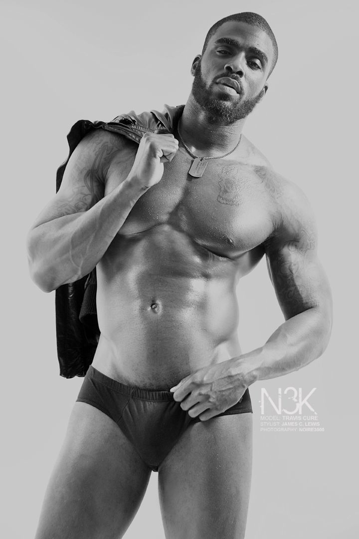 sjcollegeboi:  tastyblkman2:Travis Cure.. all that dark meat… :P