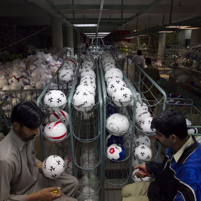 afootballreport:  From the factories of Pakistan to the Champions League Final &ldquo;The