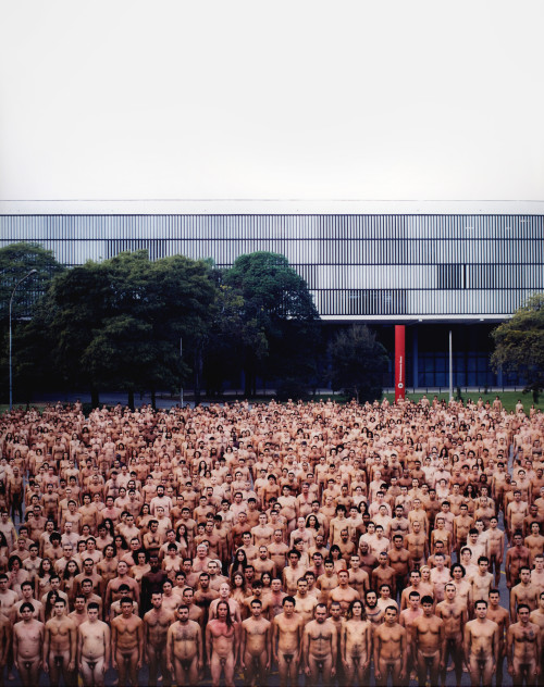 jimlovesart: Spencer Tunick - Brazil, Sao Paulo Bienal, 2002.  huh