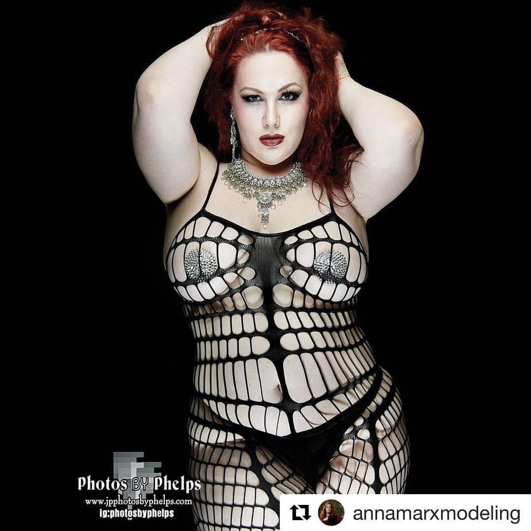 #Repost @annamarxmodeling ・・・ Working the smolder with high contrast curves