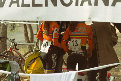 bikesandgirlsandmacsandstuff: (via Hollis Duncan at the 2014 Spanish Cyclocross Championships - PROL