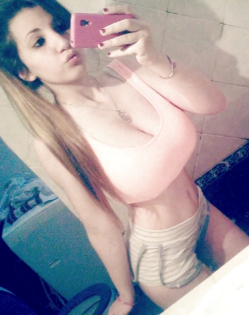 bustychicks2:  Sexy teen