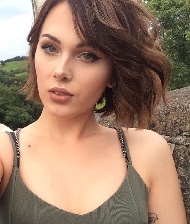 shemalesrule:  trapped-inside-insanity:  🌛👑  Goddess 👸🏼 ❤️❤️❤️