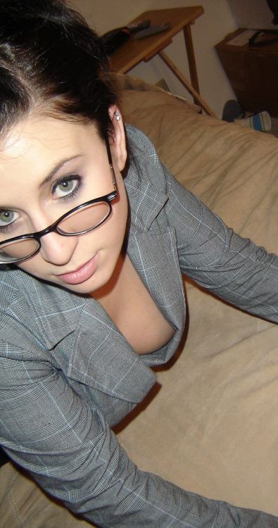 downblouse-voyeur: &gt;&gt; Click here for more downblouse shots &lt;&lt;