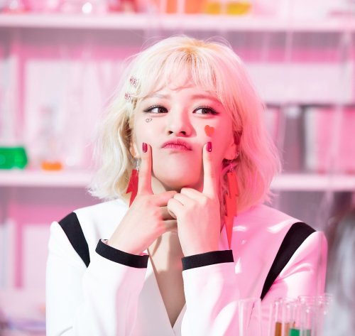 TWICE Jeongyeon in Naver Update: &lsquo;Formula of Love: O+T=x)