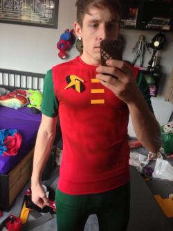 comicboys:  Robin cosplay   J - 